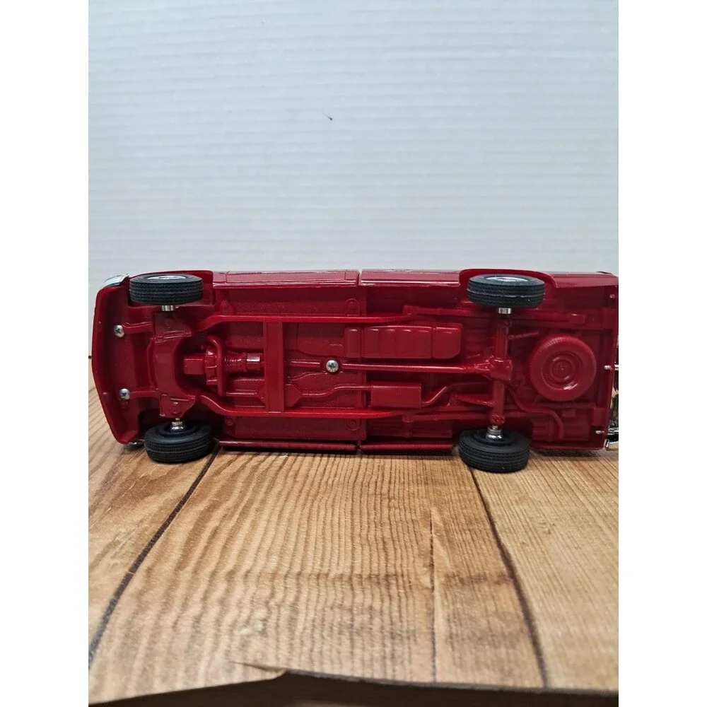 AMT ERTL Dealer Promo - Victory Red 1989 Silverado C-1500 - 1:25 Scale #6057